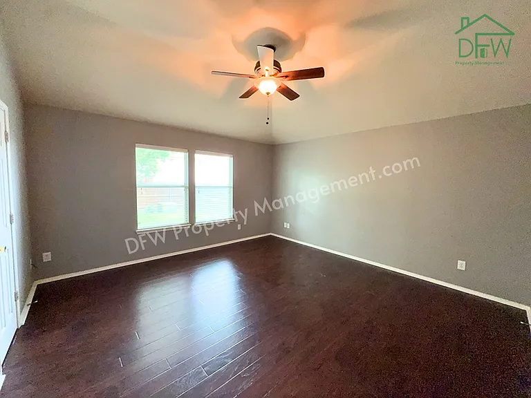 9120 Goldenview Dr — Photo 8