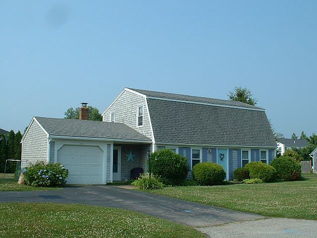 EASTWARD LOOK, Colonial, 12/ mi to beach, 3 beds, 2 baths, patio, garage