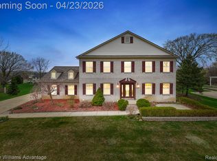 4100 Norwich Ct, Rochester, MI 48306