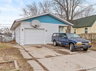 2526 Porter St SW, Wyoming, MI 49519