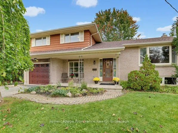 23 Thorncliffe Dr, Belleville, ON K8P 4L3