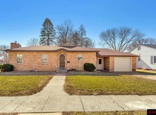 232 1st St SE, Madelia, MN 56062