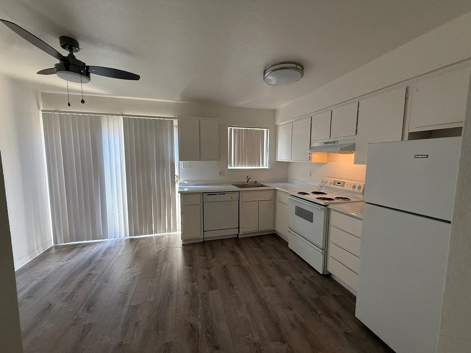 Pointe Townhomes — Photo 2
