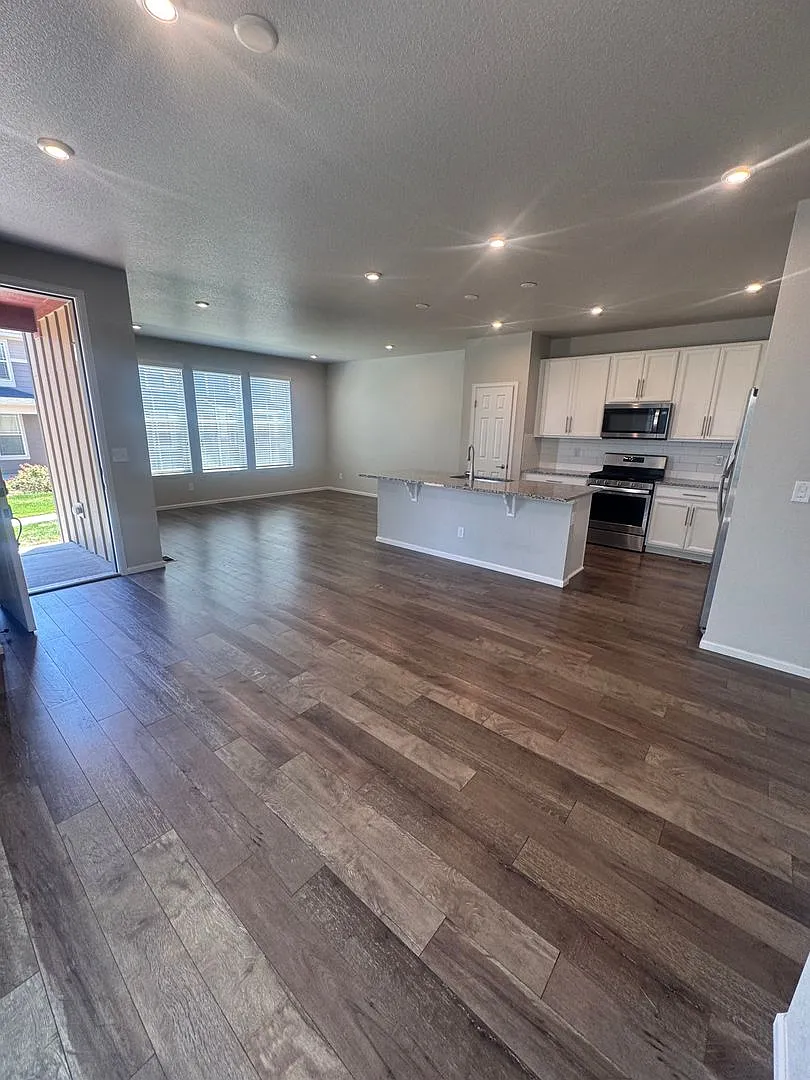 Pair home in Cherry Creek School District — Photo 2