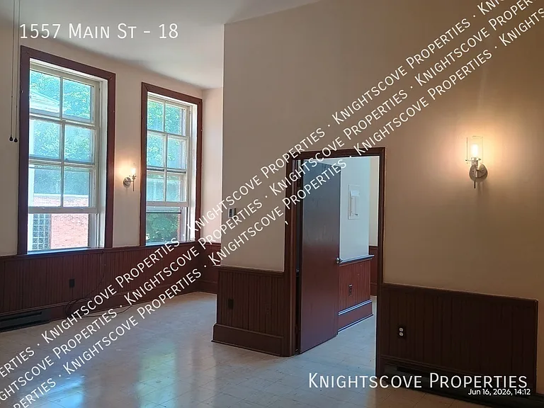 1557 Main St #18 — Photo 9