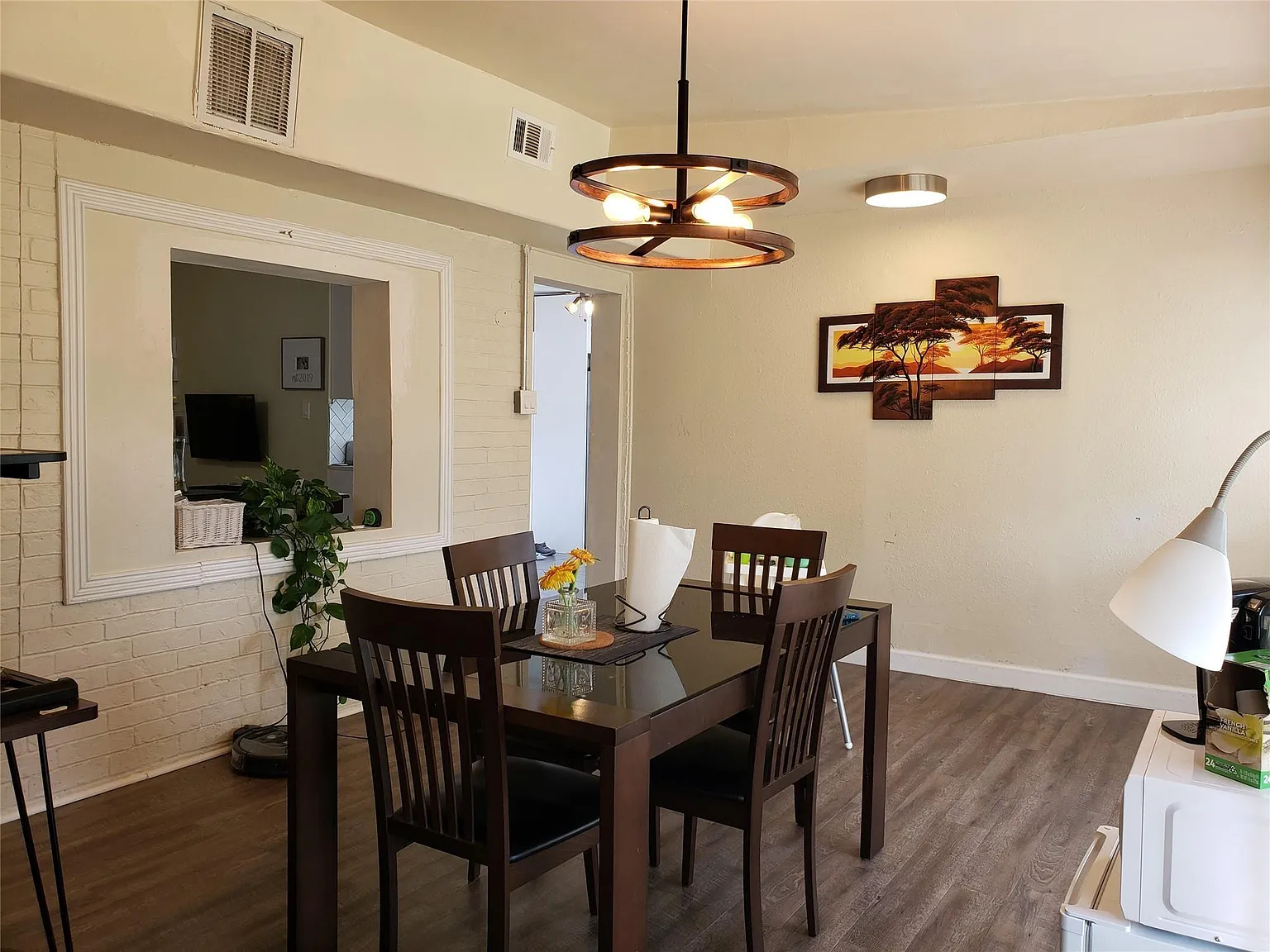 3 bed, 2.0 bath, 1500 sqft, $2,100 — Photo 3