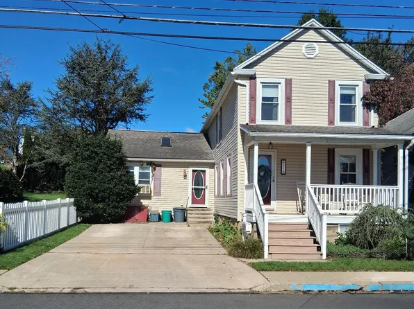 27 2nd St, Larksville, PA 18651