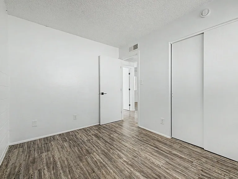 9514 N. 8th St — Photo 15