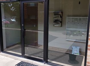 17504 Sandalwood Dr APT 1D, Tinley Park, IL 60477