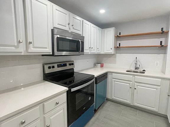 2nd image of 64 Willard St APT 402