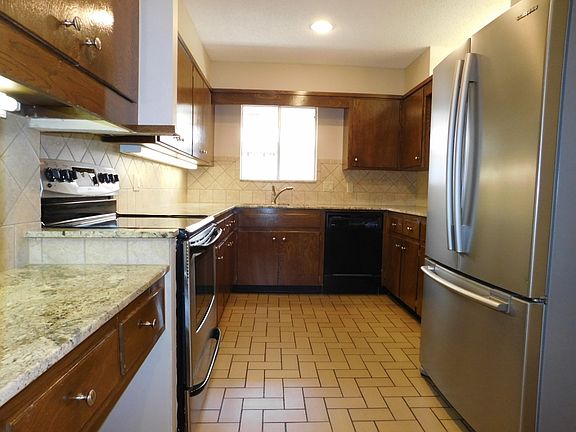 Kitchen Granite & SS Applian