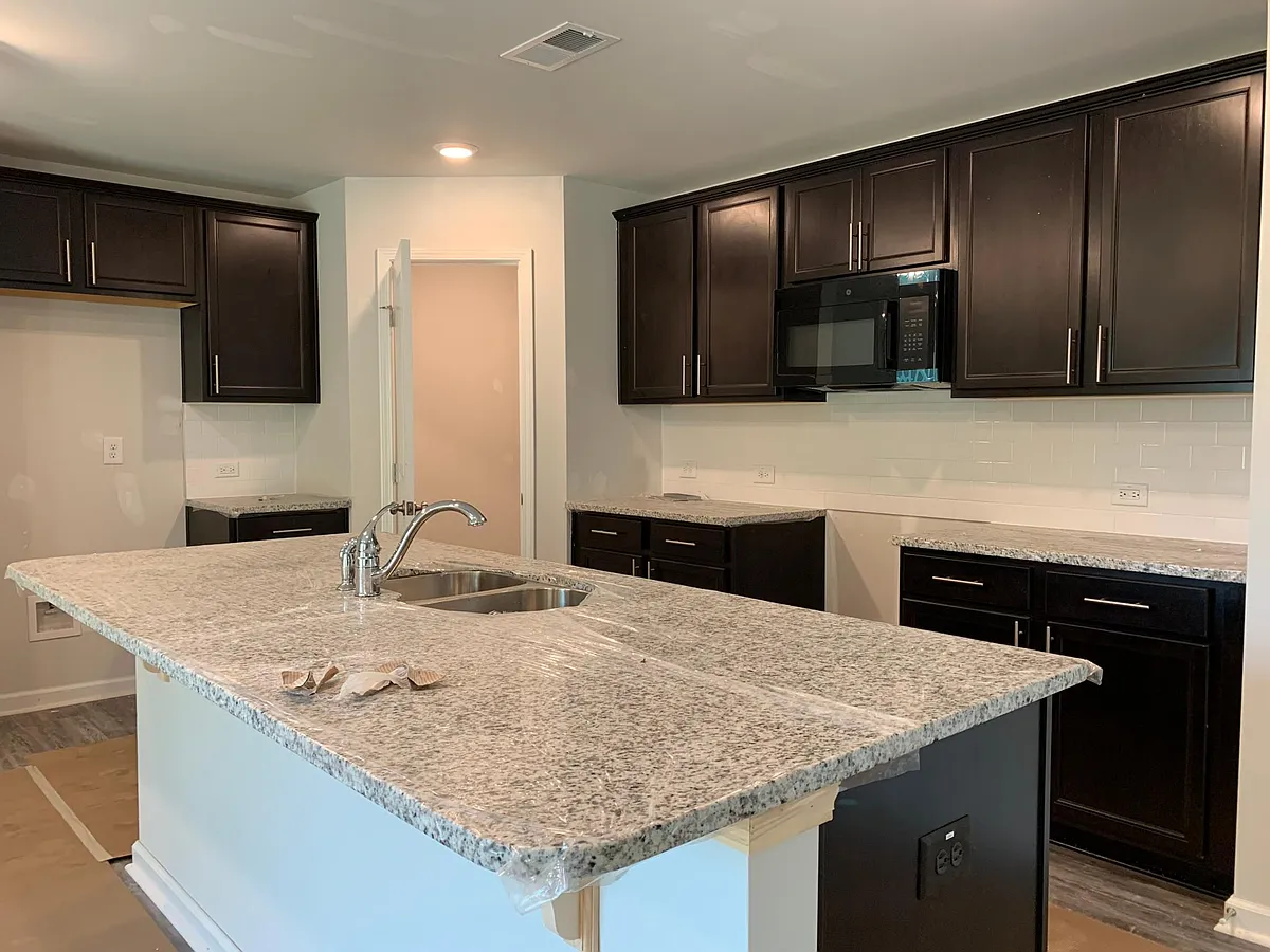 Granite Countertops - Huge island - 869 Bellewood Gardens Dr