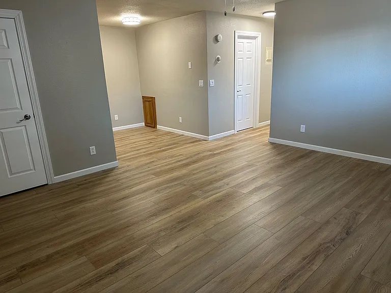 1011 Kersten St — Photo 3