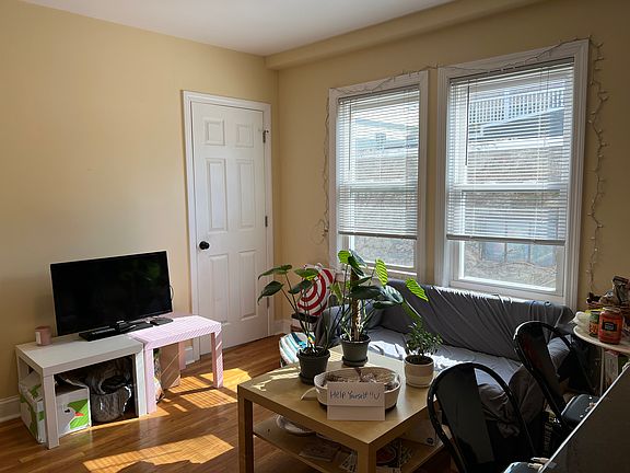 4th image of 16 Silvey Pl #1R