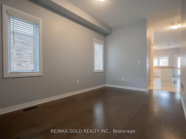 4064 Maitland St — Photo 9