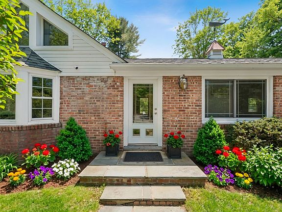 3rd image of 29D Squiretown Rd