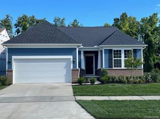 4631 Crestway Dr, Brighton, MI 48116