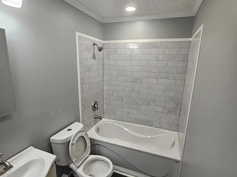 102 Martin Dr — Photo 2