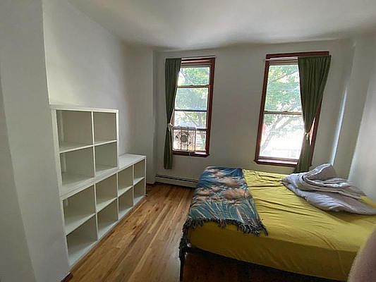 4th image of 157 Manhattan Ave #2R