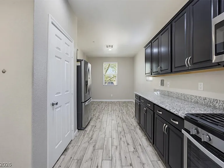 917 Spiracle Ave — Photo 8