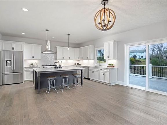 3rd image of 100 Miller Dr