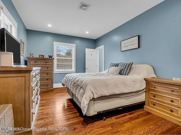 515 Monmouth Rd — Photo 8