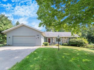 522 Quail Ridge Dr, Traverse City, MI 49686