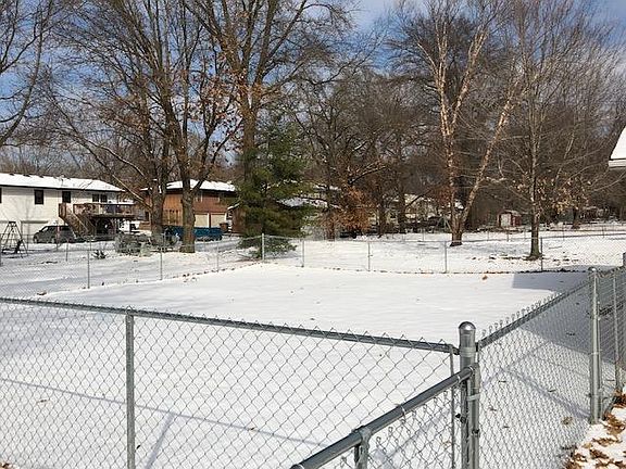 4th image of 121 N Sunshine Dr