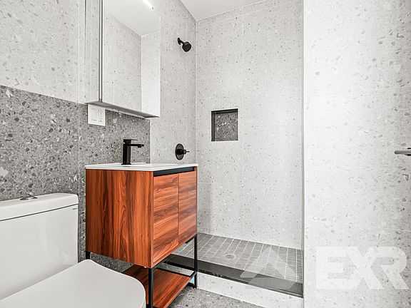 5th image of 1336 Dekalb Ave #4F