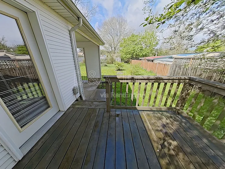 415 SE Mayberry Ave — Photo 17