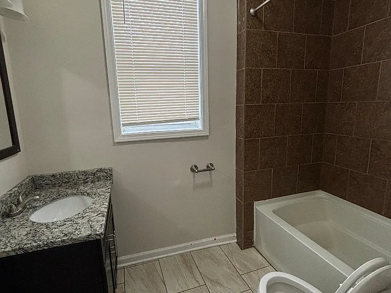 6949 S Woodlawn Ave — Photo 3