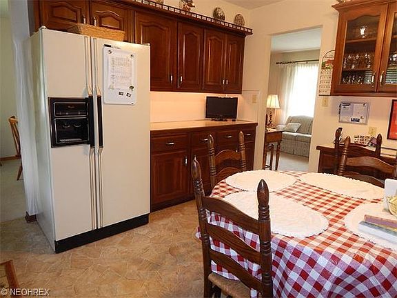 5th image of 321 Hillsdale Cir