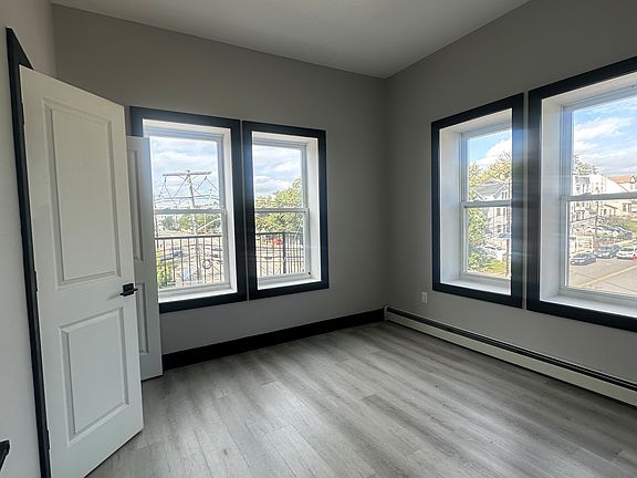 4th image of 194-196 Johnson Ave #9L