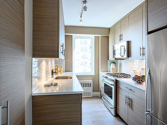 3rd image of 400 E 54th St APT 28F