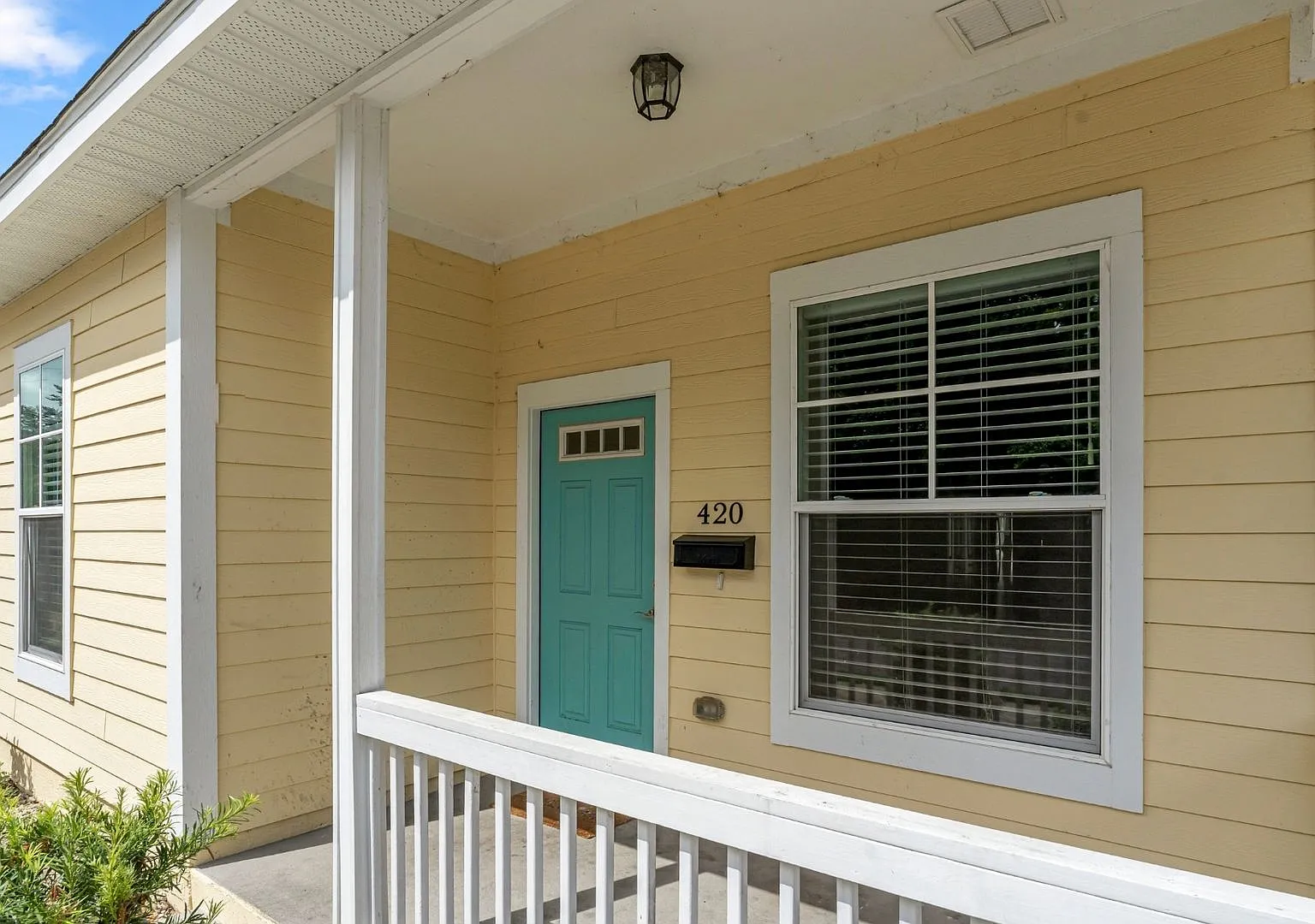 Historic Downtown Living 3 Bed / 2 Bath Home — Photo 4