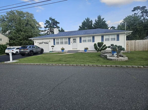 639 Pacific Ave, Beachwood, NJ 08722