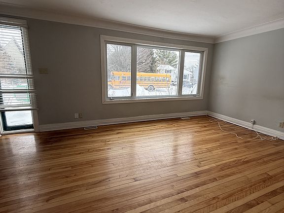 3rd image of 3728 Alderwood St #1