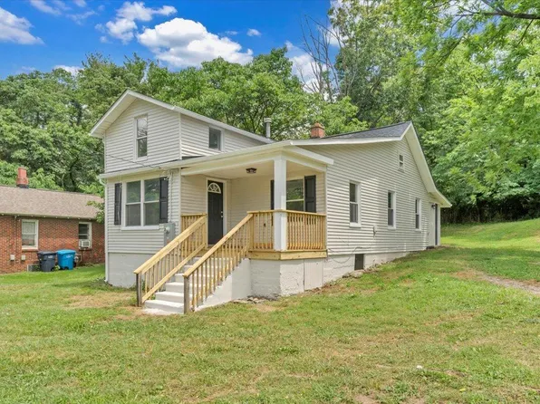 2107 Hollins Rd NE, Roanoke, VA 24012