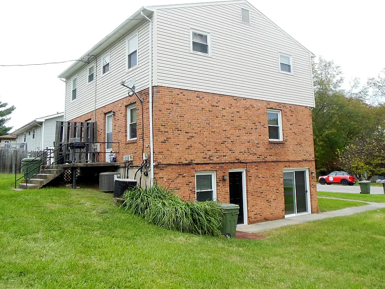 916 Pyrtle Dr #C — Photo 3