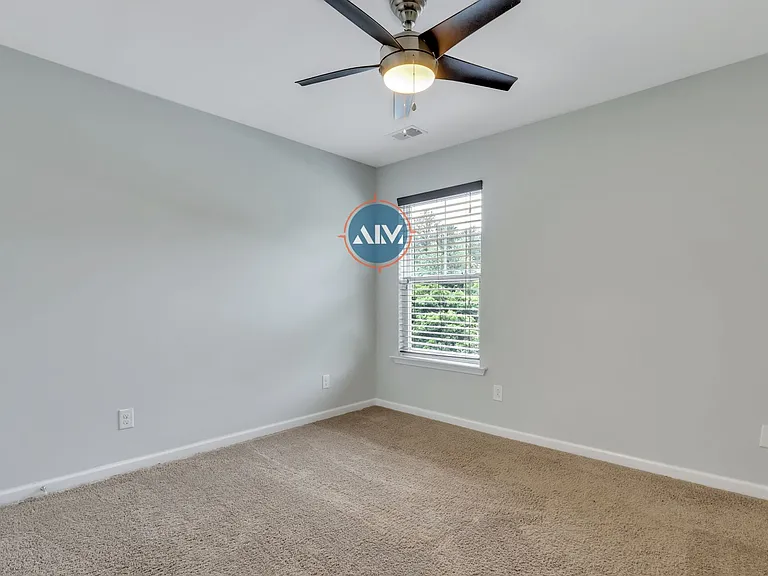 211 Heritage Pkwy — Photo 34
