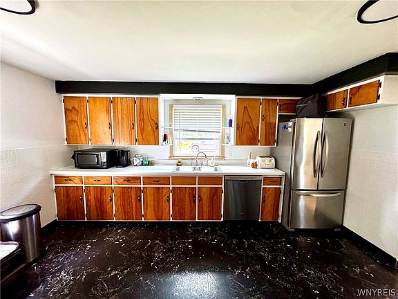 5th image of 265 Franklin St
