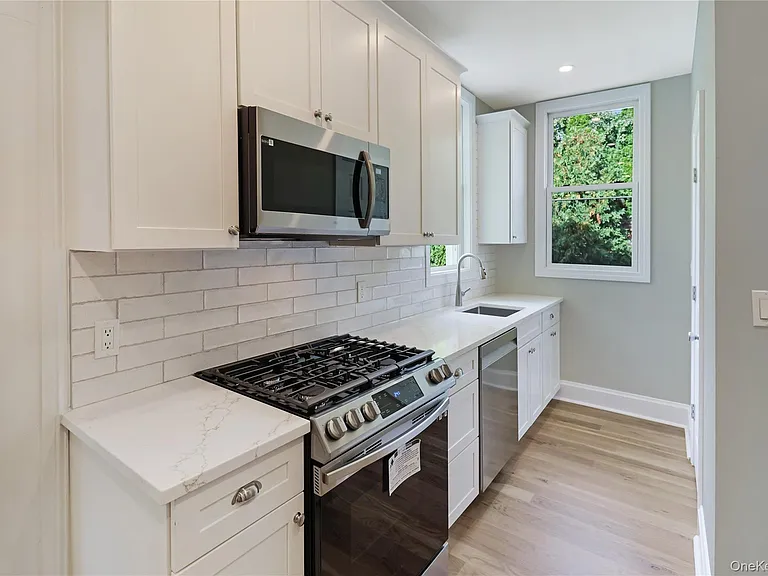 52 Sickles Ave — Photo 2