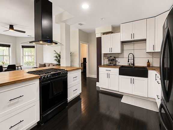 3rd image of 6814 N Ashland Blvd APT 1C