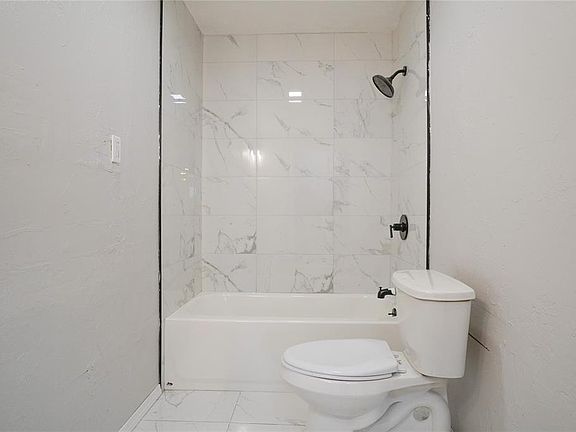 5th image of 809 SE 43rd St