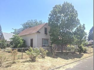 110 N 4th St, Central Pt, OR 97502