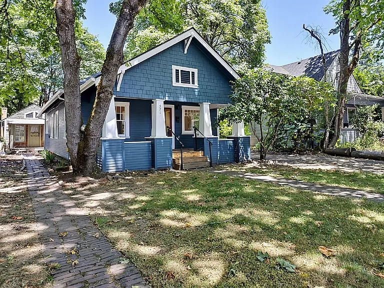 971 W 8th Ave — Photo 2
