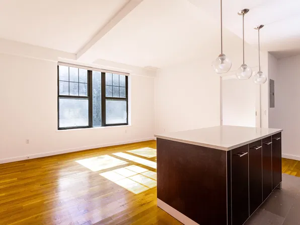 123 Parkside Avenue image 1 of 31