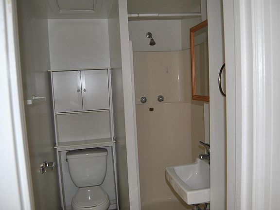 2nd image of 709 J St APT 4