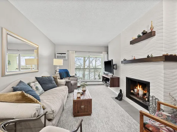 4820 Park Commons Dr APT 319, Saint Louis Park, MN 55416