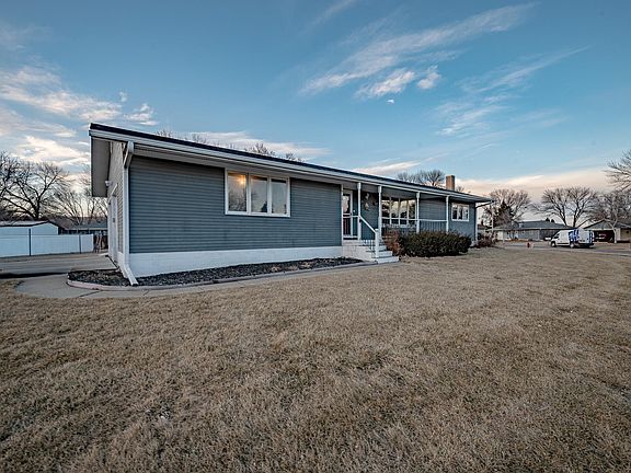 3rd image of 2011 Roundtable Rd